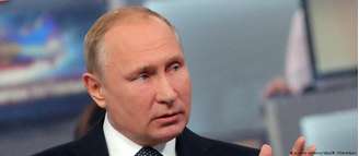 No programa Linha Direta com Vladimir Putin, o presidente russo responde a perguntas dos cidadãos
