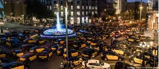 Motoristas de táxi trancaram o centro de Barcelona durante a paralisação
