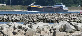 Estiagem vem reduzindo nível do rio Reno e limitando transporte fluvial