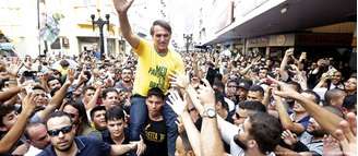 O candidato a presidente Jair Bolsonaro, em campanha nesta quinta-feira na cidade mineira de Juiz de Fora
