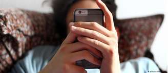 Muitos jovens, mesmo em idade de escola primária, compartilham conteúdos como fotos de colegas nus e vídeos explícitos