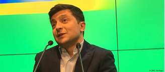 Ator Wolodymyr Zelensky praticamente reproduziu na realidade a trama de sua série "Servidor do povo"