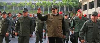 Maduro participa de ato em base militar ao lado do alto comando das Forças Armadas
