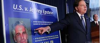 Procurador-geral do Distrito Sul de Nova York, Geoffrey Berman, apresenta as acusações contra Jeffrey Epstein