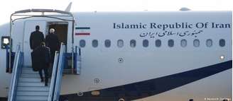 Avião do governo iraniano no aeroporto de Biarritz, aberto apenas para delegações internacionais durante a cúpula