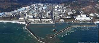 Vista área da usina nuclear avariada em Fukushima