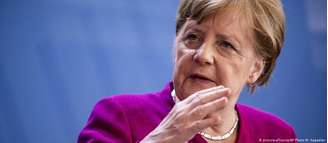 "Nenhum país pode resolver essa crise isoladamente", disse Merkel à Assembleia Mundial de Saúde da OMS