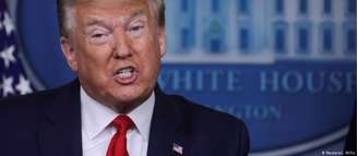 "O Twitter está sufocando completamente a liberdade de expressão", reagiu Trump