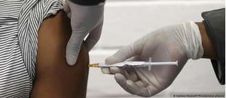 África do Sul também enfrenta gargalos no fornecimento de vacinas contra coronavírus
