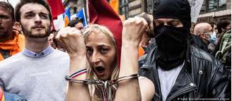 Protesto contra a vacina em Paris