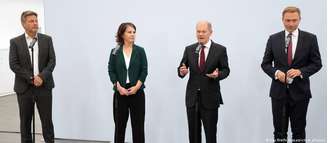 Da esq. para a dir.: Robert Habeck e Annalena Baerbock, líderes do Partido Verde; Olaf Scholz, do SPD; e Christian Lindner, do FDP