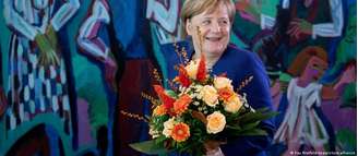 Como ocorreu com seus antecessores, foi pedido a Merkel que ela escolhesse três canções para banda militar tocar em cerimônia