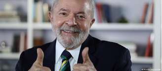 Considerando apenas os votos válidos  - cálculo que exclui brancos e nulos -, Lula venceria no primeiro turno