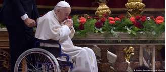 Desde maio, papa Francisco está em cadeira de rodas