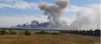 Explosões danificaram prédios e assustaram turistas russos que passam férias na península
