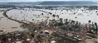 Paisagem alagada na Nigéria: África Subsaariana é desproporcionalmente afetada pelas mudanças climáticas