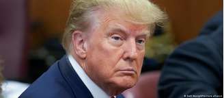 Nas redes sociais, Trump disse que tudo era "surreal"