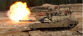 Tanques americanos Abrams durante treinamento da Otan na Letônia em 2021