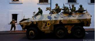 Militares patrulham centro histórico de Quito, capital do Equador