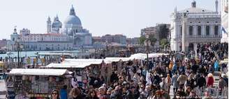 Turismo em massa às vezes dificulta seriamente a vida dos venezianos