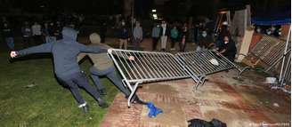 Na UCLA, confronto eclodiu quando apoiadores de Israel tentaram derrubar acampamento de manifestantes pró-palestinos