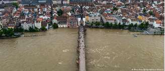 O rio Neckar invadiu o centro histórico de Heidelberg, em Baden-Württemberg