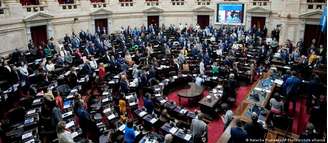 Deputados argentinos reunidos durante a votação do projeto na Câmara