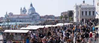 Veneza, uma das cidades mais visitadas do mundo, sofre há anos com o turismo de massa