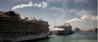 Navios de cruzeiro no porto de Barcelona