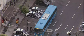 Ônibus foi sequestrado por criminosos nesta quinta, 3, no Rio de Janeiro.