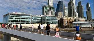 Puerto Madero, centro comercial e financeiro de Buenos Aires, onde também pode ser visto um prédio do Banco da China