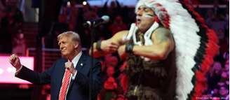 Banda Village People animou os apoiadores de Trump durante comício numa arena de Washington