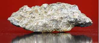 Lítio, importante na fabricação de baterias, é um dos minerais críticos de que a Ucrânia dispõe