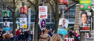Cartazes eleitorais em rua alemã: clima virou assunto marginal da campanha