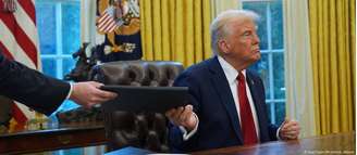 Ordens executivas assinadas por Trump estão sendo questionadas em tribunais dos EUA