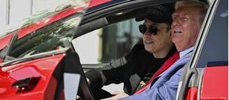 O presidente dos EUA, Donald Trump, deu a Musk sua demonstração de apoio comprando um Tesla Model S