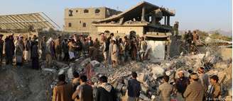 Casa atingida por bombardeio americano em Saada, no Iêmen