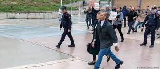 Daniel Alves quando saiu da prisão na Espanha em março do ano passado, para responder processo em liberdade, após pagar fiança