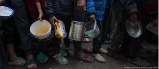 Estoques de comida e itens básicos de palestinos estão chegando ao fim passado um mês de bloqueio de Israel à entrada de ajuda humanitária em Gaza 