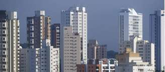 Nas redes sociais, memes e desabafos sobre uma suposta maior facilidade na compra dos imóveis em gerações anteriores são presença constante.