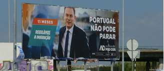 Montenegro, atual premiê e alvo de investigação por conflito de interesses, também apostou no tema imigração