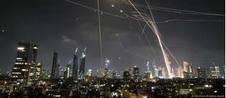 Domo de ferro israelense intercepta mísseis do Irã em Tel Aviv
