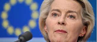 Moção de desconfiança diz respeito a conversas de Von der Leyen com CEO da Pfizer na pandemia, quando a UE negociava compra de vacinas