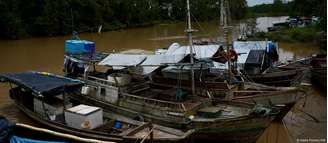 Barcos são o principal meio de transporte em algumas regiões da Amazônia