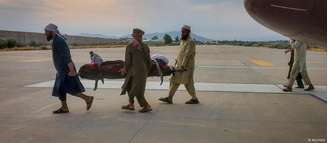 Voos militares transportaram muitos feridos das províncias de Kunar e Nangarhar
