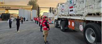 É esperada a entrada de 600 caminhões em Gaza com mantimentos para aplacar a crise humaitária entre palestinos