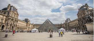 O Louvre é o museu mais visitado do mundo, tendo recebido quase 9 milhões de visitantes em 2024