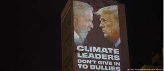 "Líderes climáticos não cedem a valentões", diz projeção em prédio