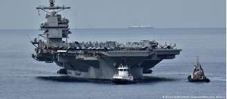 USS Gerald R. Ford comporta mais de 75 aviões e tem mais de 5 mil homens a bordo