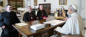 O papa Leão 14 recebendo bispos canadenses no Vaticano